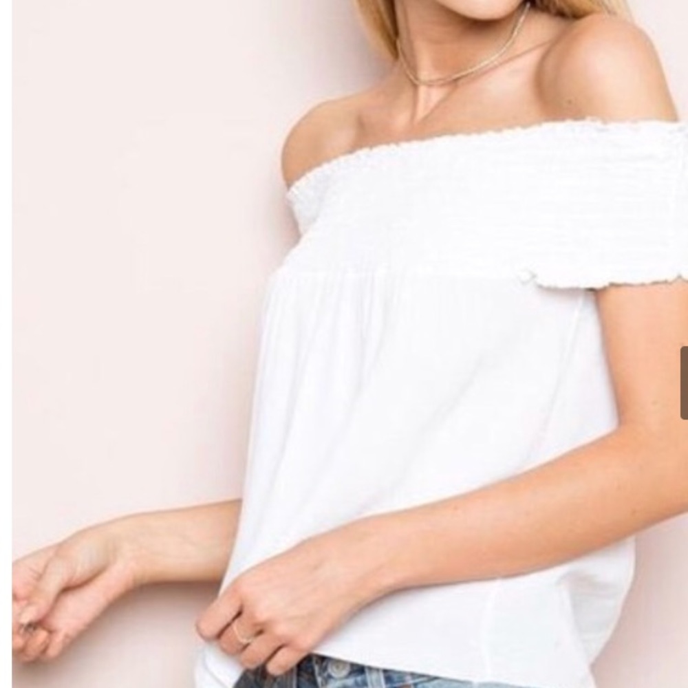 Brandy Melville Off the shoulder shirt